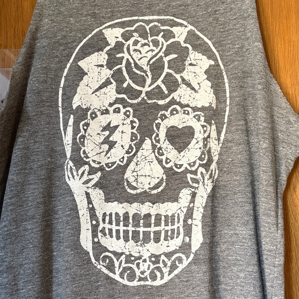 Chaser Gray Skull Graphic Tank - Picture 5 of 8